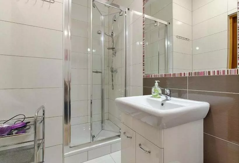 تختخواب و صبحانه Pod Lipą 2