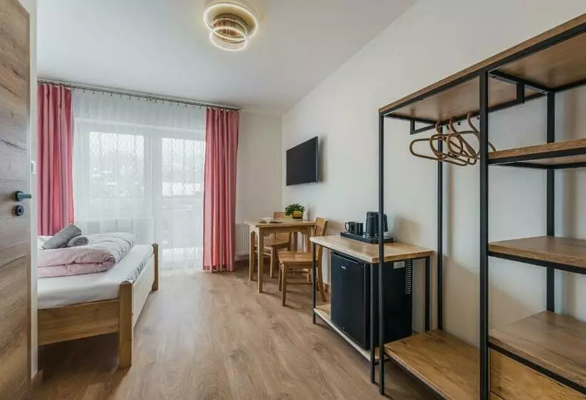 Aamiaismajoitus (B&B) Willa Cichosza   Wygodne I Nowoczesne Pokoje, 800m Do Centrum Tuż Przy Szlakach Pieszych I Rowerowyc