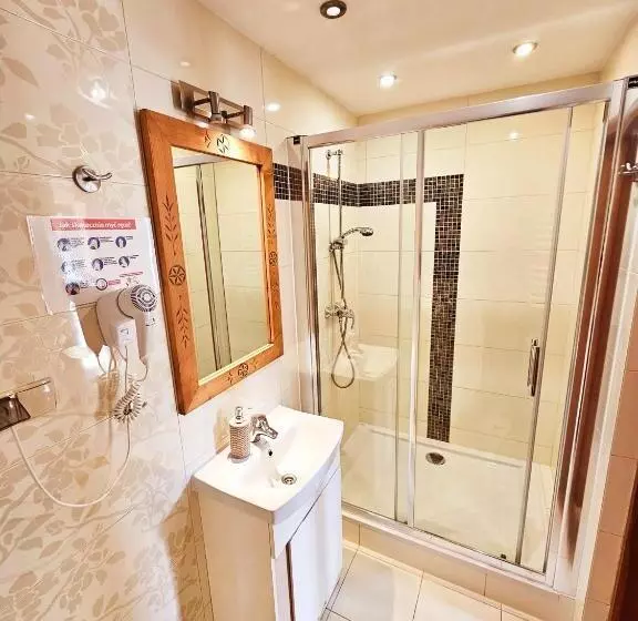 تختخواب و صبحانه Willa Regina Ii Resort & Spa