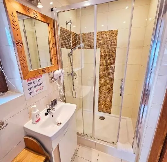 تختخواب و صبحانه Willa Regina Ii Resort & Spa