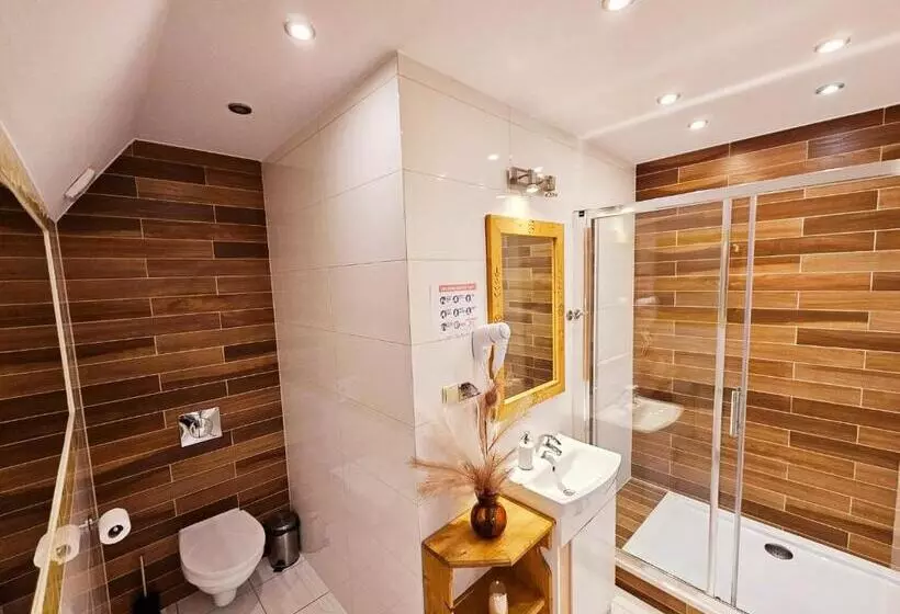 تختخواب و صبحانه Willa Regina Ii Resort & Spa