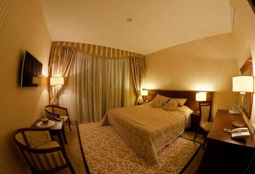 Hotelli Dwór Kresowy