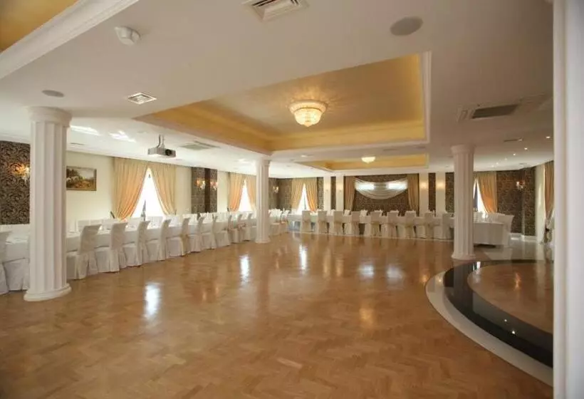 Hotelli Dwór Kresowy