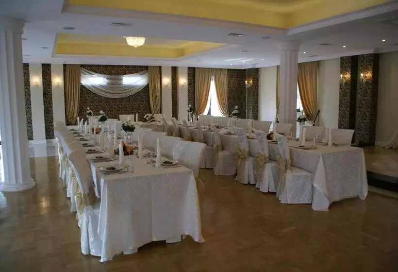 Hotelli Dwór Kresowy