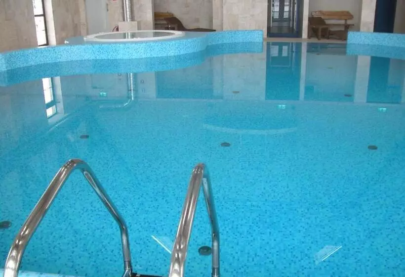 Hotelli Dwór Kresowy