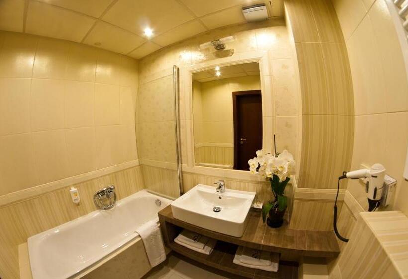 فندق Dwór Kresowy