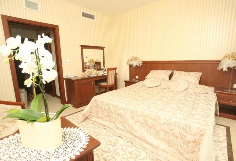 فندق Dwór Kresowy