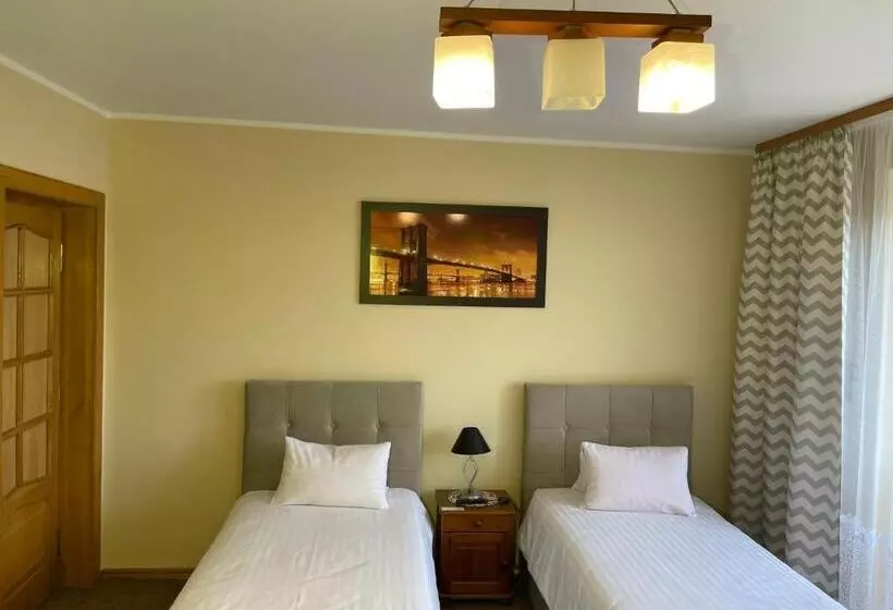 Hotelli Zajazd Nad Sanem