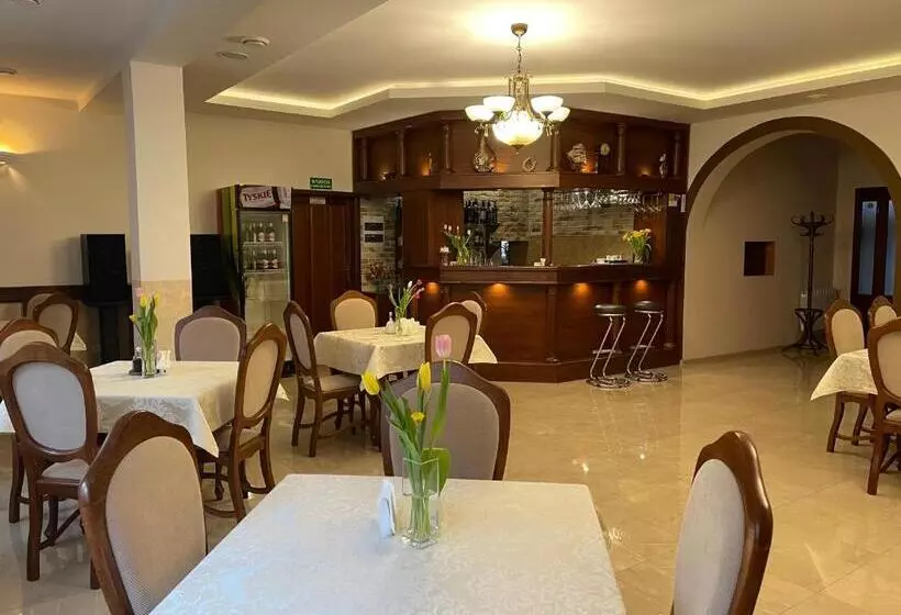 Hotelli Zajazd Nad Sanem