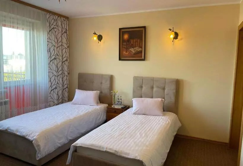 Hotelli Zajazd Nad Sanem