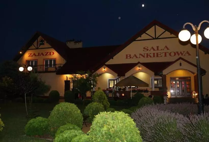 Hotelli Zajazd Nad Sanem