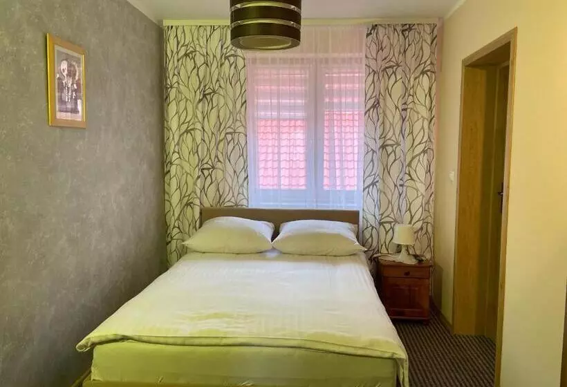 Hotelli Zajazd Nad Sanem