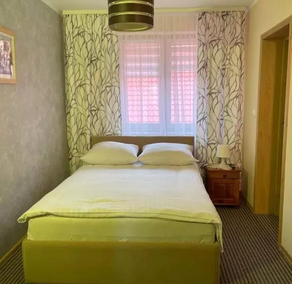 Hotelli Zajazd Nad Sanem