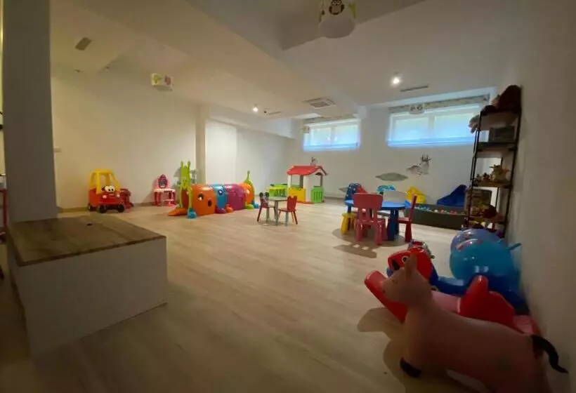 Aamiaismajoitus (B&B) Askana   Basen, Sauny, Jacuzzi