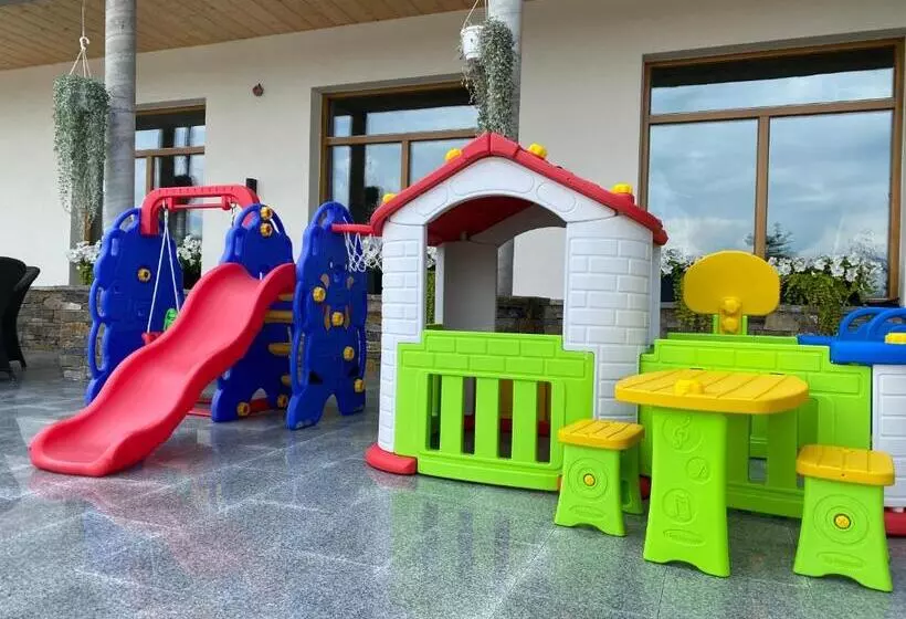 Aamiaismajoitus (B&B) Askana   Basen, Sauny, Jacuzzi