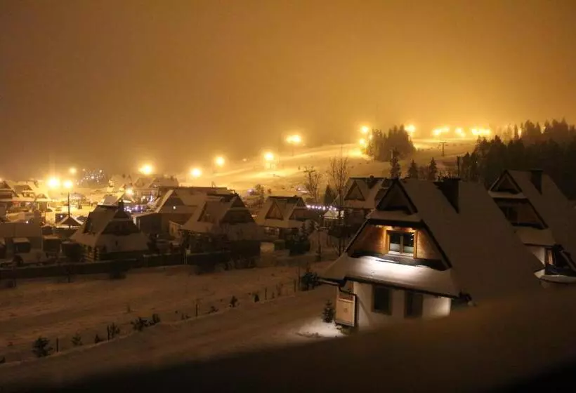 Aamiaismajoitus (B&B) Askana   Basen, Sauny, Jacuzzi