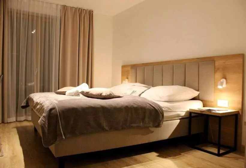 Aamiaismajoitus (B&B) Askana   Basen, Sauny, Jacuzzi