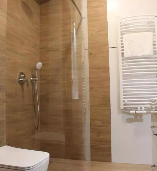 Aamiaismajoitus (B&B) Askana   Basen, Sauny, Jacuzzi