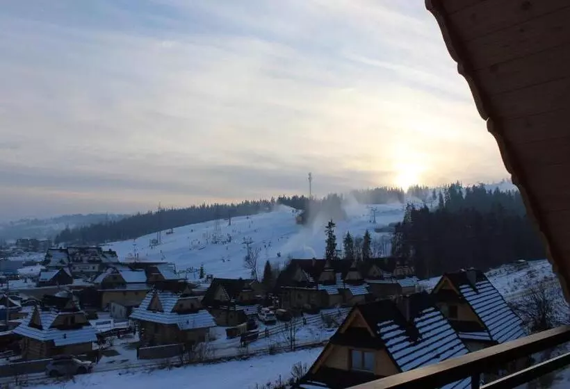 Aamiaismajoitus (B&B) Askana   Basen, Sauny, Jacuzzi