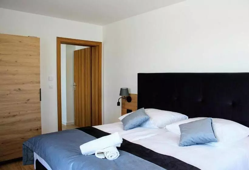 Aamiaismajoitus (B&B) Askana   Basen, Sauny, Jacuzzi