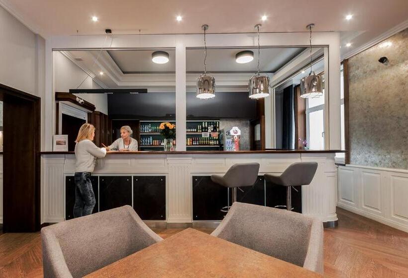 تختخواب و صبحانه Harmony House