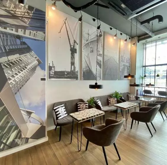 هتل Thruster   Rooms, Kitchen, Chill Out Zone Netflix, Lobby Netflix