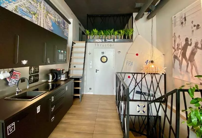 هتل Thruster   Rooms, Kitchen, Chill Out Zone Netflix, Lobby Netflix