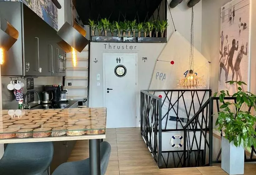 هتل Thruster   Rooms, Kitchen, Chill Out Zone Netflix, Lobby Netflix