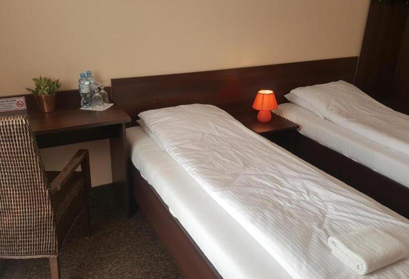 فندق على الطريق Ik Sj