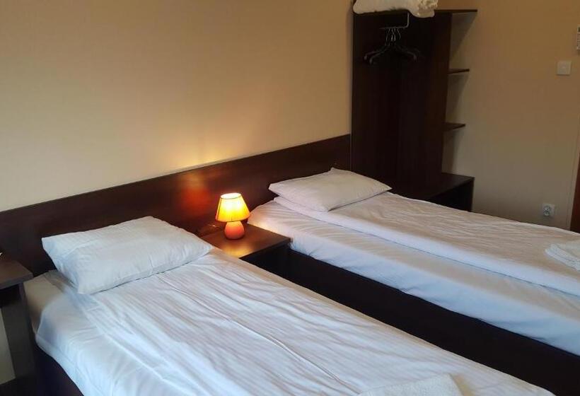 فندق على الطريق Ik Sj