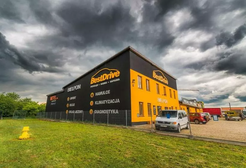 モーテル Noclegi Bielpon