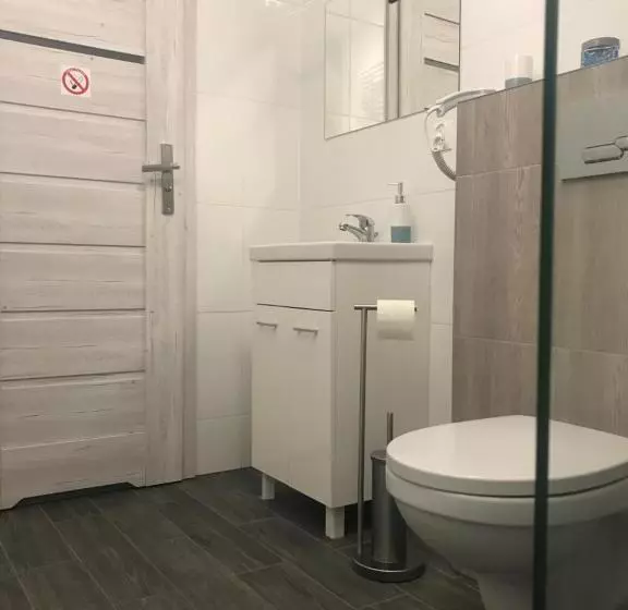 モーテル Noclegi Bielpon