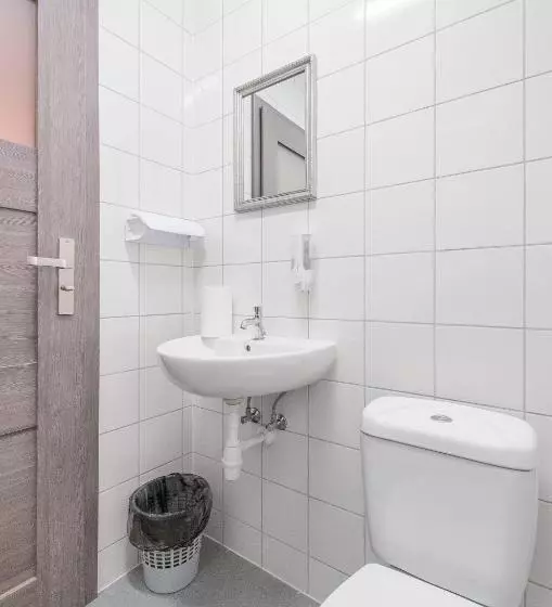 モーテル Noclegi Bielpon