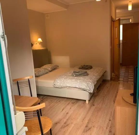 Majatalo Ohana Budget W Juracie