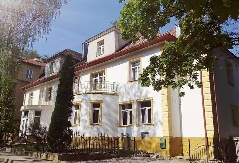 پانسیون Parkowa Rezydencja Hubal
