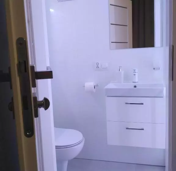 Majatalo Pokoje Hotelowe Nad Zalewem