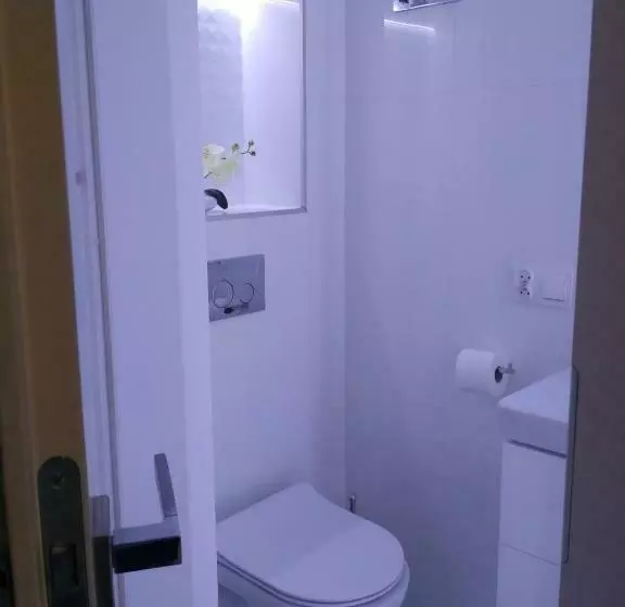 Majatalo Pokoje Hotelowe Nad Zalewem