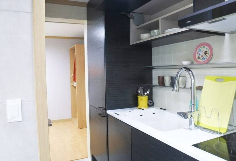 Ostello Lee & No Guesthouse