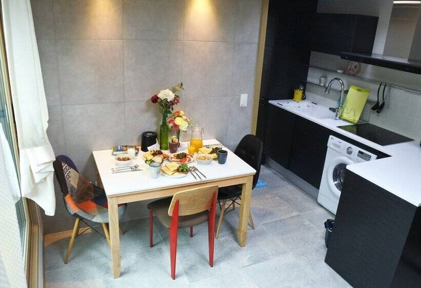 Ostello Lee & No Guesthouse