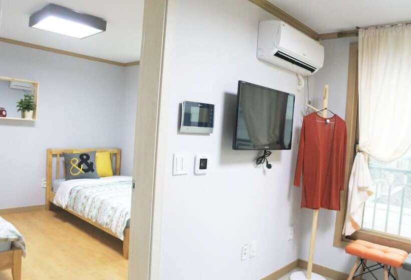 Ostello Lee & No Guesthouse