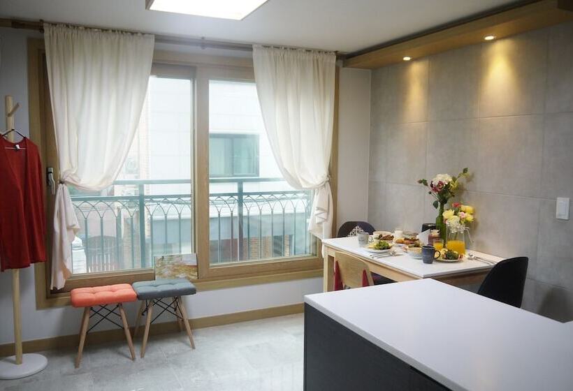 Ostello Lee & No Guesthouse