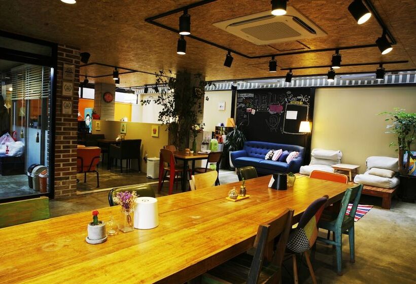 Ostello Lee & No Guesthouse