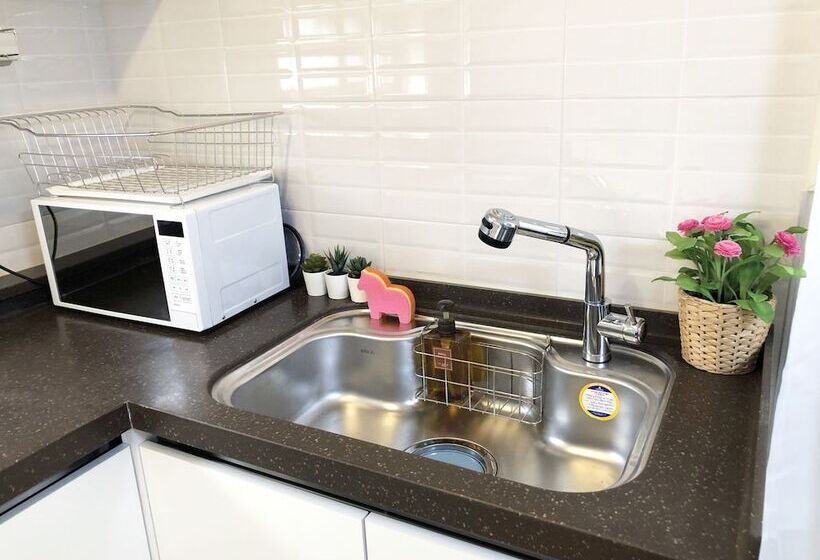 Ostello Lee & No Guesthouse