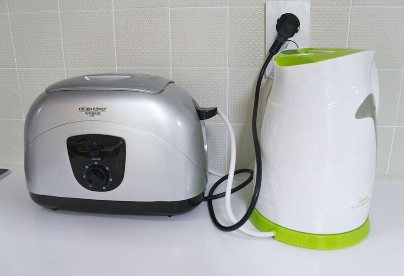 Ostello Lee & No Guesthouse