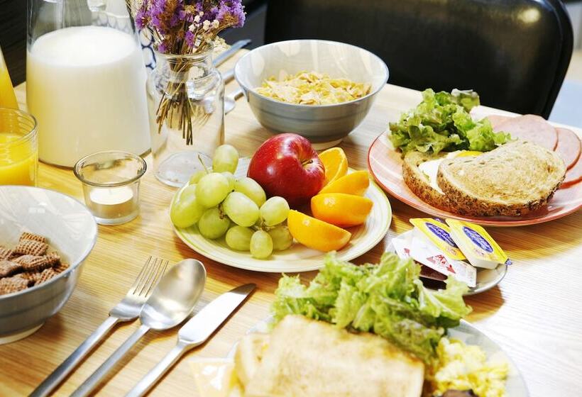 Ostello Lee & No Guesthouse