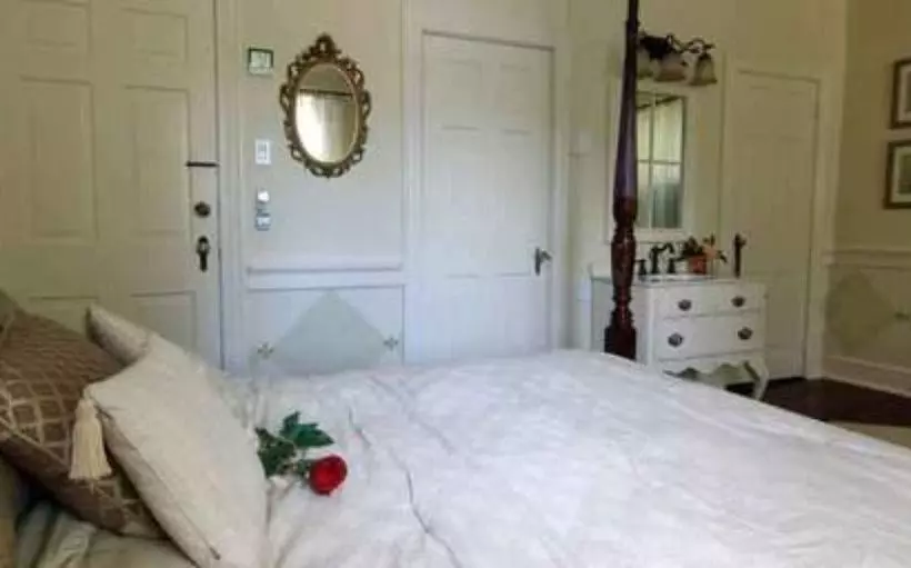 住宿加早餐  1777 Americana Inn