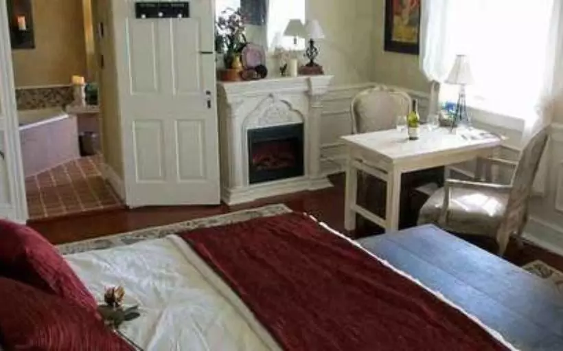 住宿加早餐  1777 Americana Inn