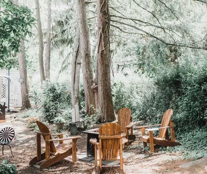 住宿加早餐  1777 Americana Inn