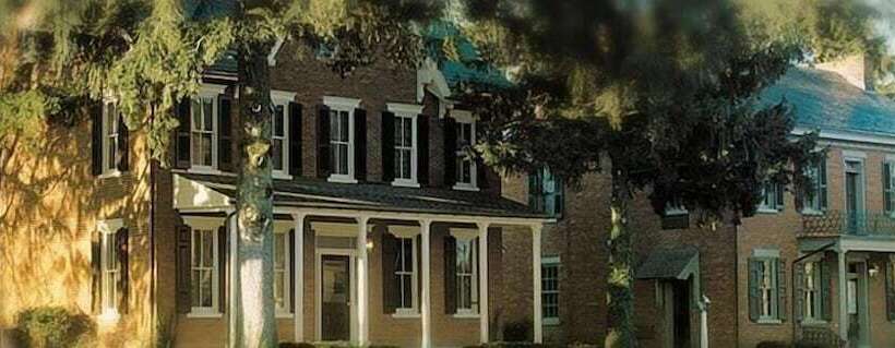 مبيت وإفطار Birdinhand Village Inn & Suites