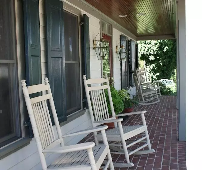 Bed and Breakfast Birdinhand Village Inn & Suites